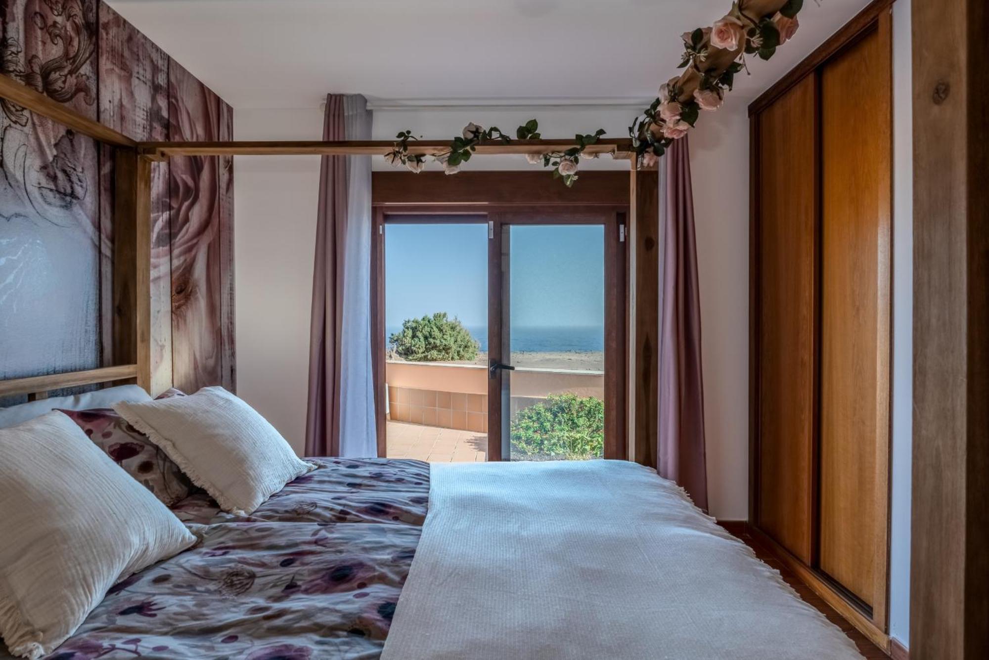 Villa Oceana - Cliffside Retreat Costa De Antigua Bagian luar foto